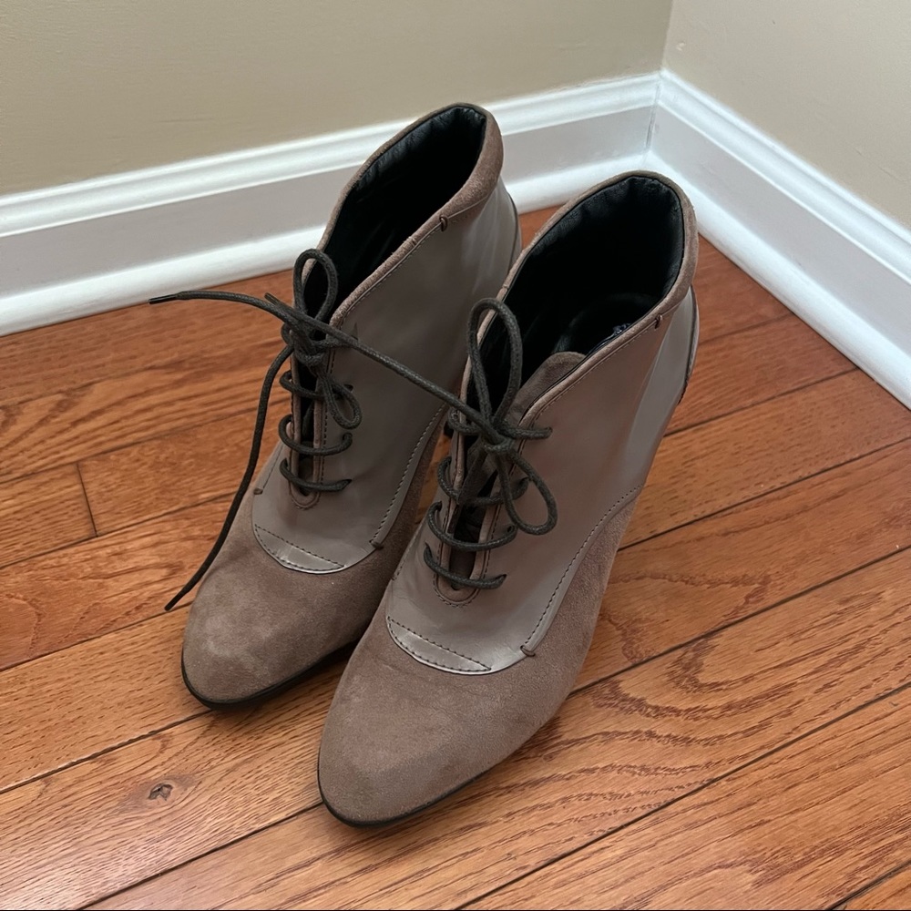 Tod’s laced up high heel bootie sz 38